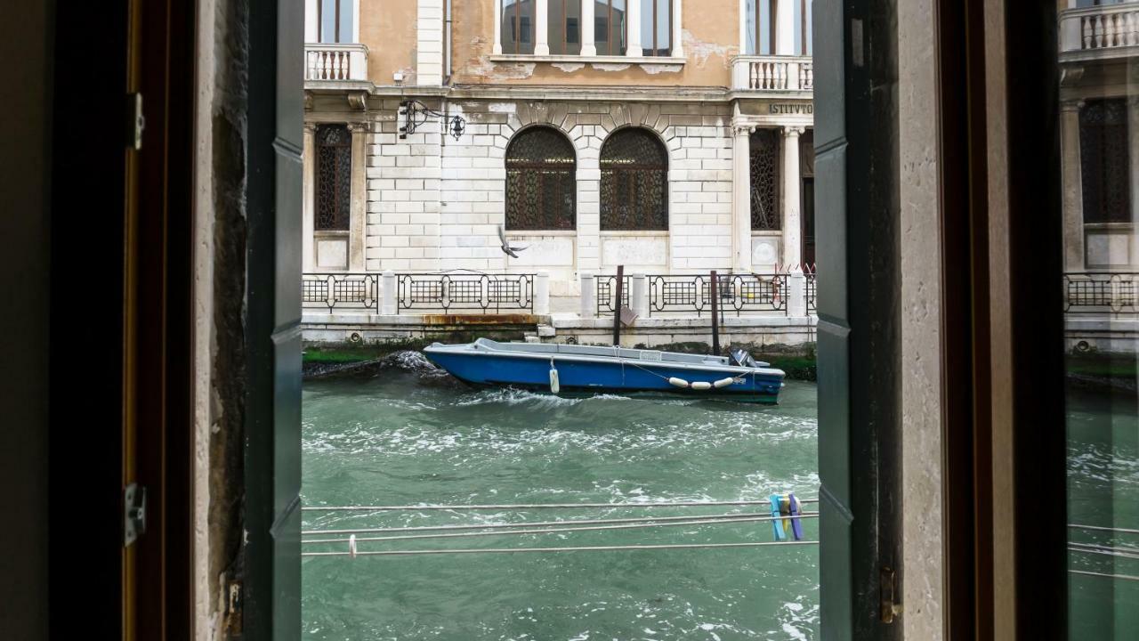 Apartment La Gondola - Beautiful Canal View *